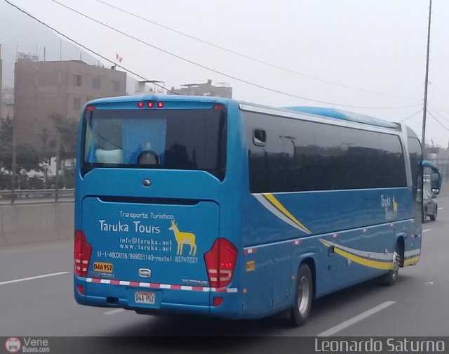 Taruka Tours 952 por Leonardo Saturno