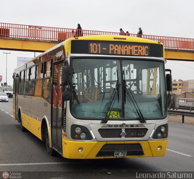 Per Bus Internacional - Corredor Amarillo 2002 por Leonardo Saturno