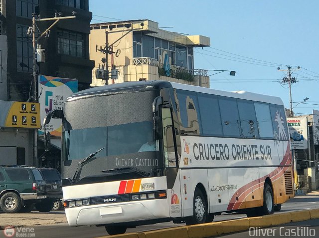 Cruceros Oriente Sur 127 por Oliver Castillo