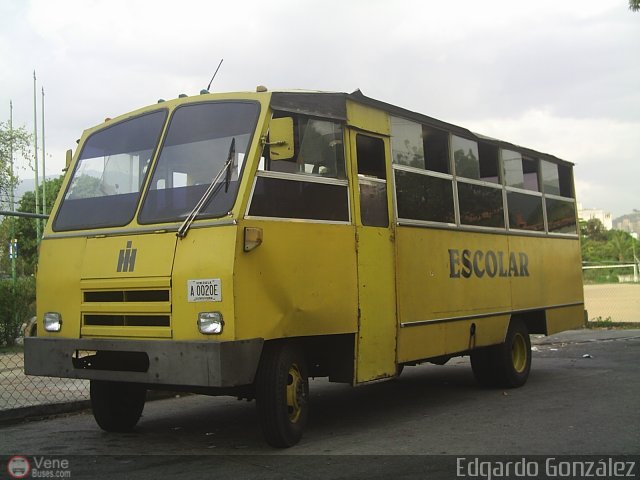 Universitarios y Escolares ESCO-900 por Edgardo Gonz�lez