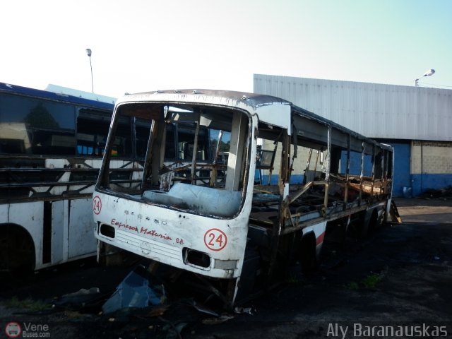 En Chiveras Abandonados Recuperacin 24 por Aly Baranauskas