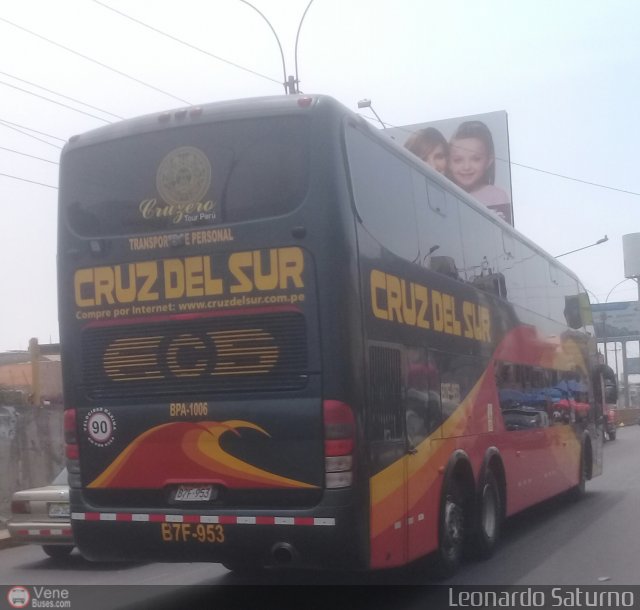 Transportes Cruz del Sur S.A.C. 1006 por Leonardo Saturno