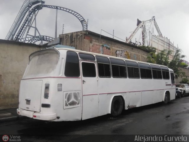 Particular o Transporte de Personal Guacamayo por Alejandro Curvelo