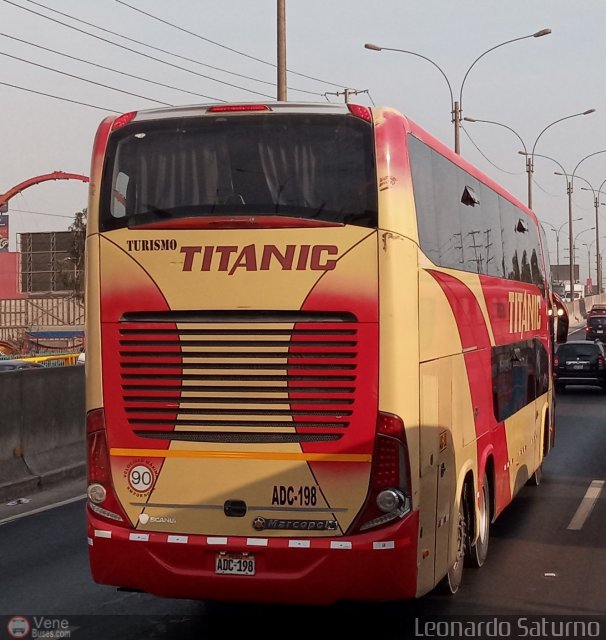 Turismo Titanic S.A.C. 198 por Leonardo Saturno