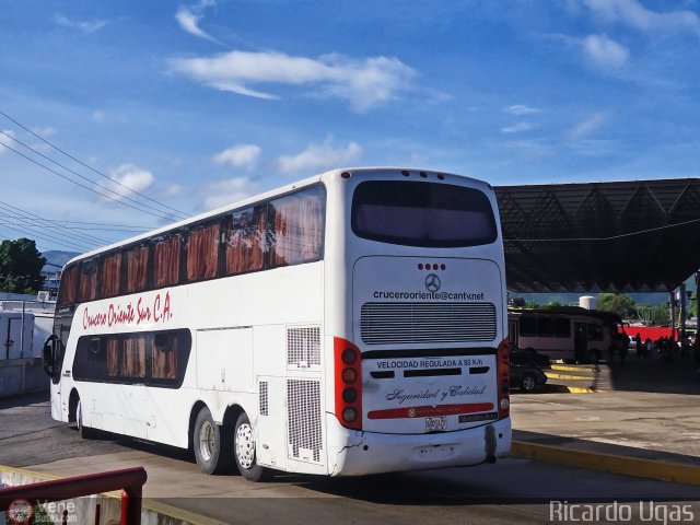 Cruceros Oriente Sur 110 por Ricardo Ugas