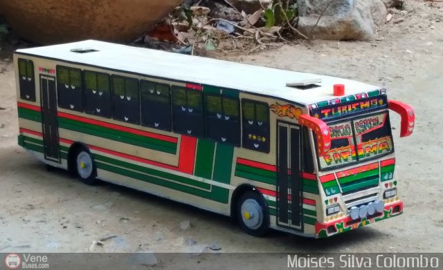 Maquetas y Miniaturas El esfuerzo  por Mois�s Silva Colombo