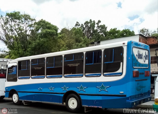 Particular o Desconocido OC401 por Oliver Castillo