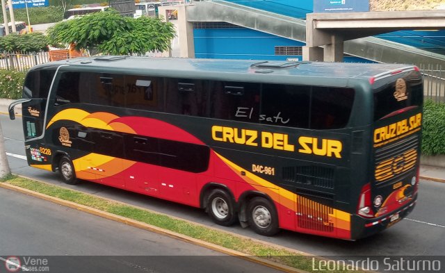 Transportes Cruz del Sur S.A.C. 8228 por Leonardo Saturno