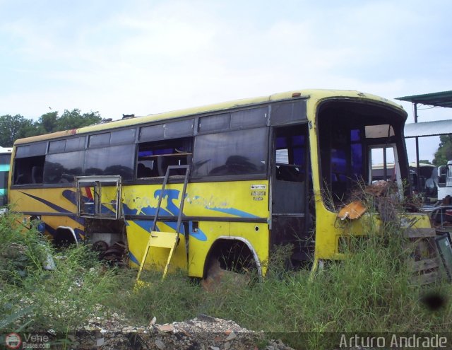 En Chiveras Abandonados Recuperacin 028 por Arturo Andrade