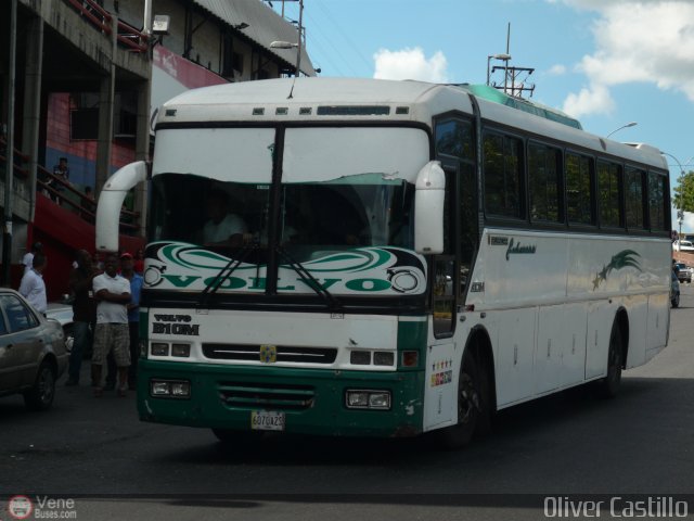 Particular o Desconocido oc143 por Oliver Castillo