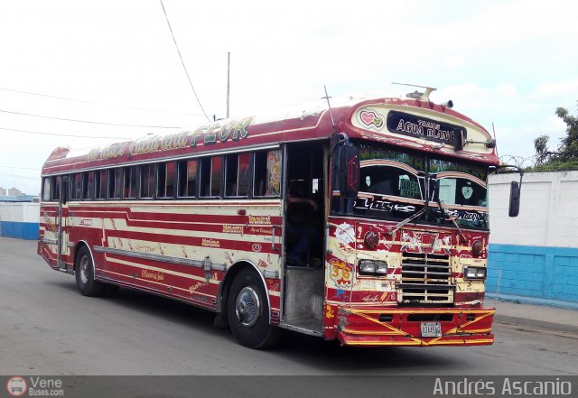 Transporte Agua Blanca 36 por Andrs Ascanio