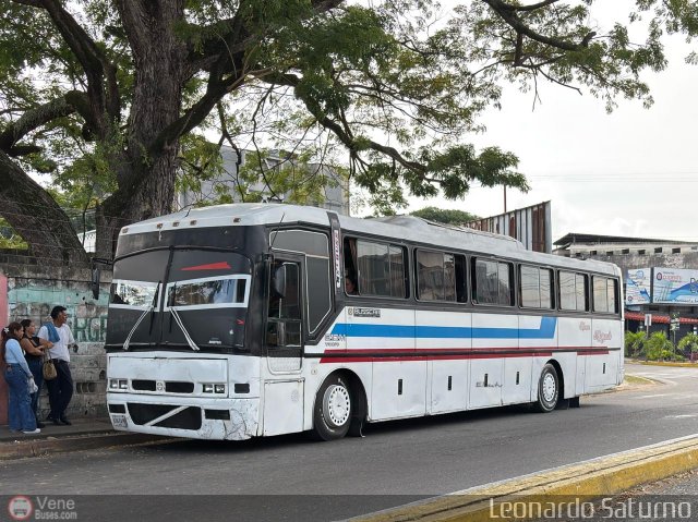 Expresos Horizonte 6060 por Leonardo Saturno