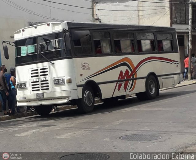 Particular o Desconocido 0605 por Gustavo Figueroa