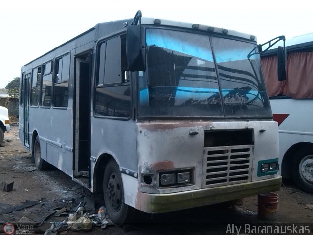 En Chiveras Abandonados Recuperacin 1001 por Aly Baranauskas