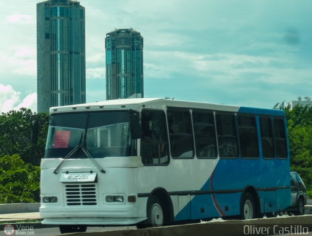 Particular o Desconocido OC1002 por Oliver Castillo