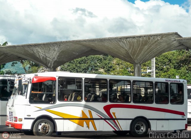 Particular o Desconocido oc302 por Oliver Castillo