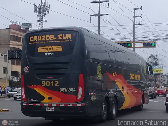 Transportes Cruz del Sur S.A.C. 9012 por Leonardo Saturno