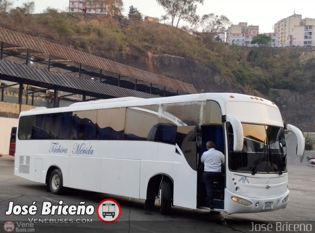 A.C. Mixta de Transporte T�chira M�rida R.L. 0818 por Jos� Brice�o
