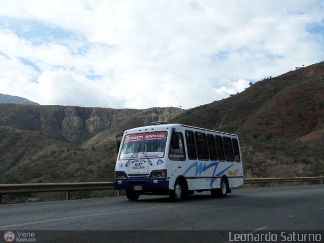 Expresos Mocot�es 07 por Leonardo Saturno