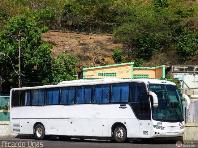 Cruceros Oriente Sur 109 por Ricardo Ugas