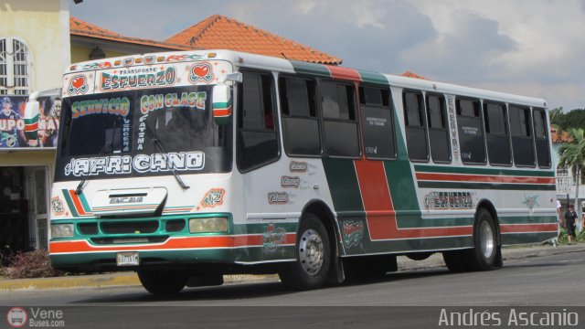 Transporte El Esfuerzo 12 por Andrs Ascanio