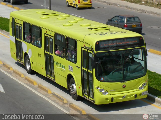 Metrolinea P1019 por Joseba Mendoza