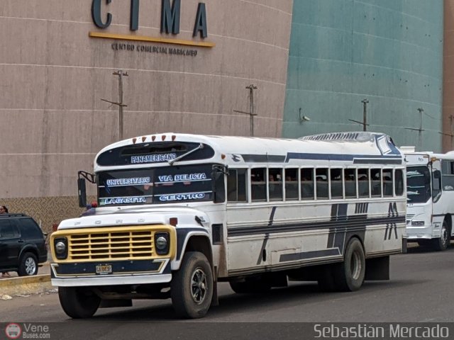 ZU - Colectivos Los Laureles C.A 06 por Sebasti�n Mercado