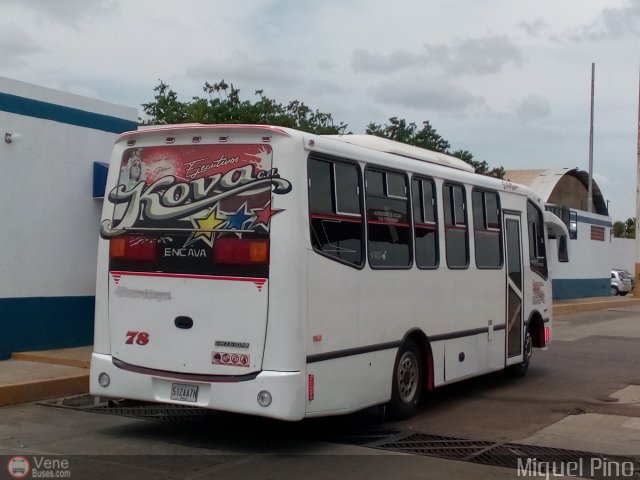 Ejecutivos Kova 078 por Miguel Pino