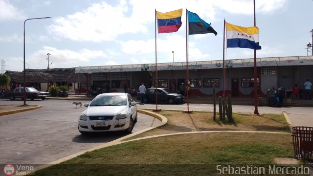 Garajes Paradas y Terminales Los-Filuos por Sebasti�n Mercado