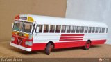 Maquetas y Miniaturas 16 ruta 10 Superior Coach Company SuperCruiser Reo A-475