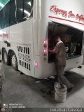 En Chiveras Abandonados Recuperacin 124, por Jonathan Carvajal 